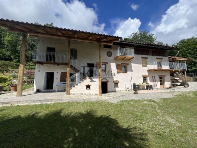 Casa indipendente in vendita a Castelnuovo Nigra TO