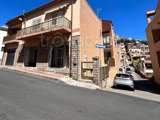 Casa indipendente in vendita a Castelsardo via Colombo