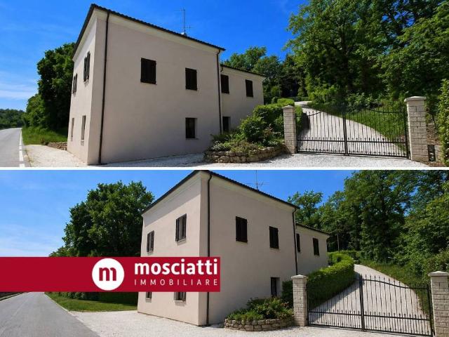 Casa indipendente in vendita a Castelraimondo MC