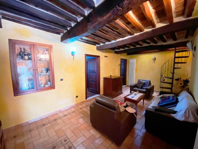 Casa indipendente in vendita a Castelraimondo MC