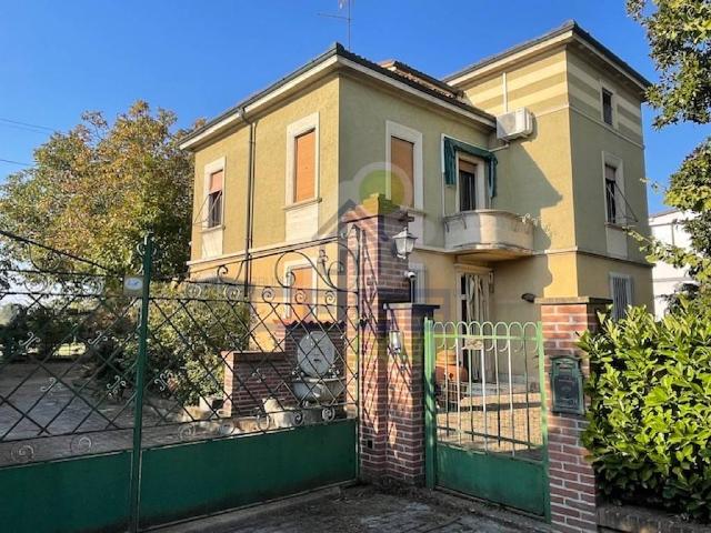 Casa indipendente in vendita a Castelvetro Piacentino PC
