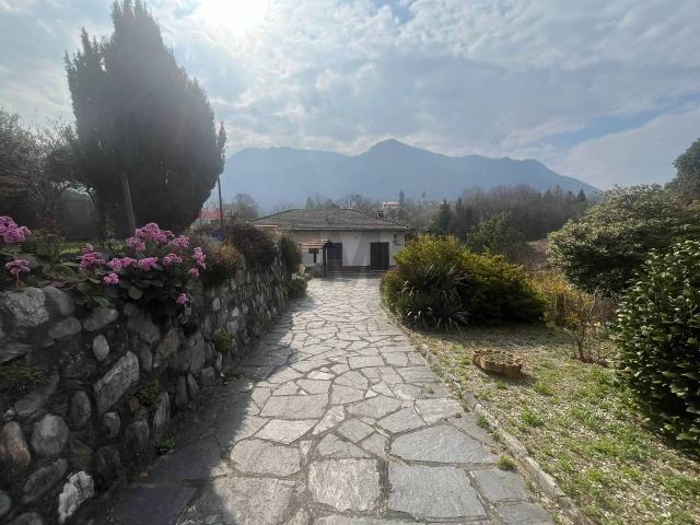 Casa indipendente in vendita a Castelveccana