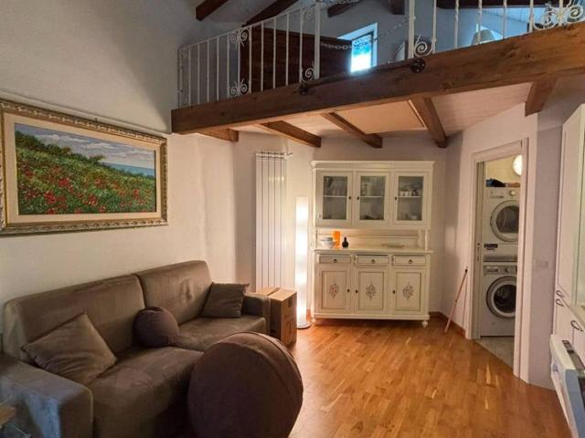 Casa indipendente in vendita a Castelveccana VA