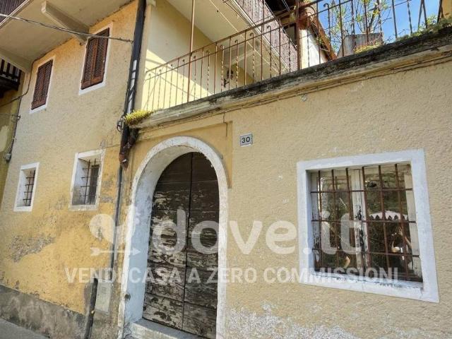 Casa indipendente in vendita a Castelveccana via San Genesio, 30, Castello