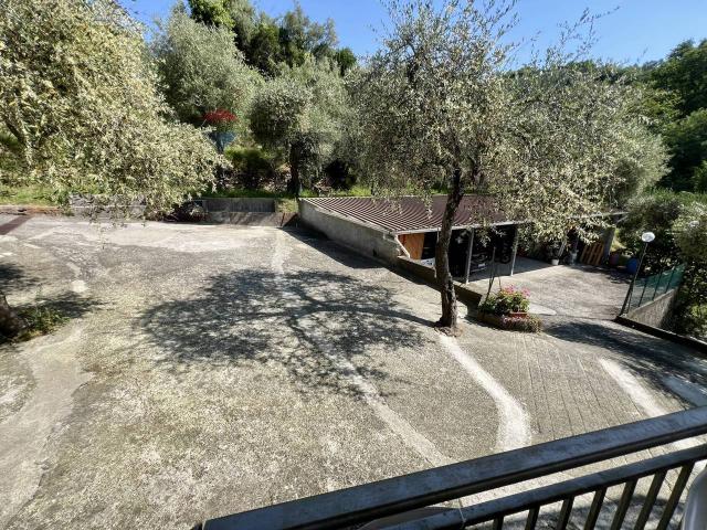 Casa indipendente in vendita a Castiglione Chiavarese