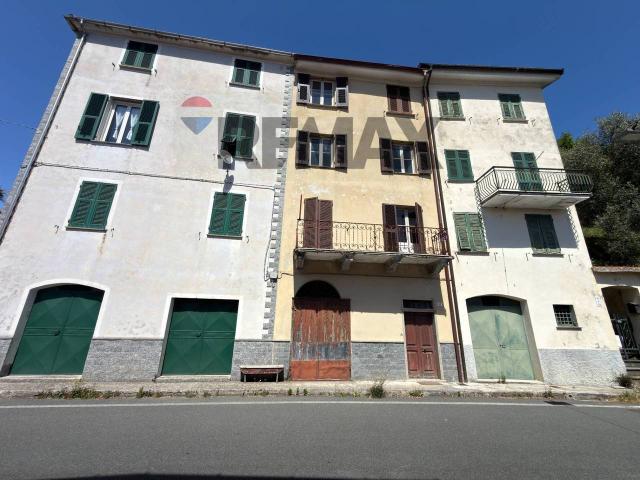 Casa indipendente in vendita a Castiglione Chiavarese