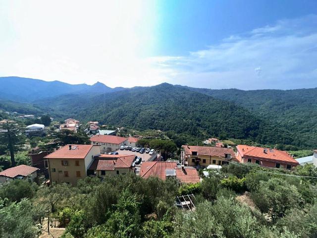 Casa indipendente in vendita a Castiglione Chiavarese GE
