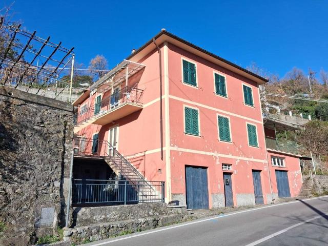 Casa indipendente in vendita a Castiglione Chiavarese GE