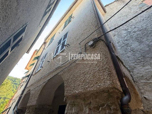 Casa indipendente in vendita a Castiglione Chiavarese GE