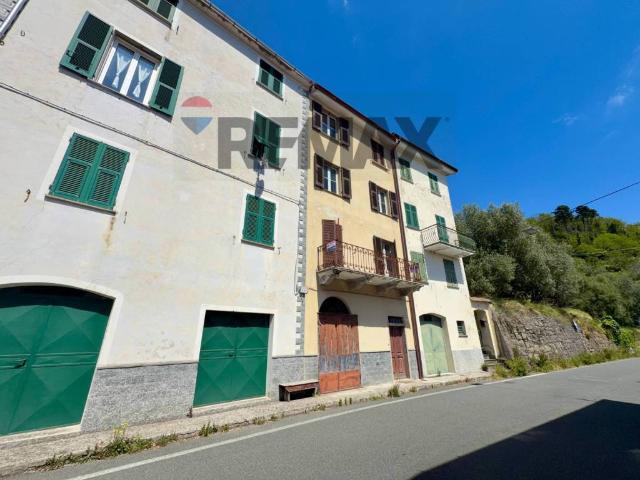 Casa indipendente in vendita a Castiglione Chiavarese GE