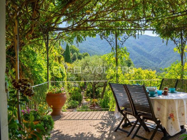 Casa indipendente in vendita a Castiglione Chiavarese GE