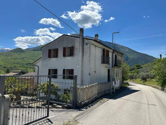 Casa indipendente in vendita a Castiglione a Casauria PE