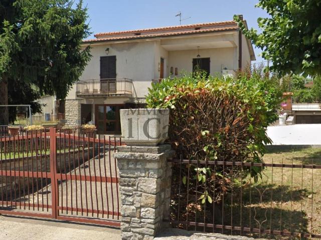 Casa indipendente in vendita a Castiglione Del Lago