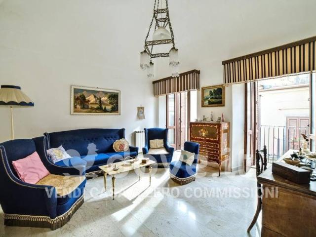 Casa indipendente in vendita a Castiglione di Sicilia via Regina Margherita, 10