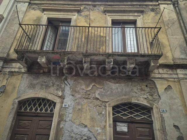 Casa indipendente in vendita a Castiglione di Sicilia via Regina Margherita, 14