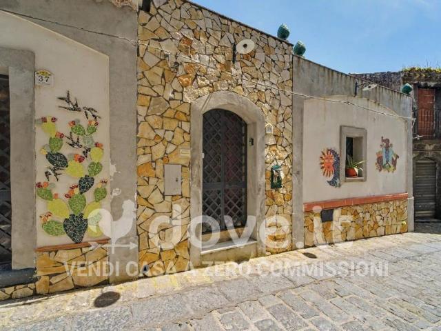 Casa indipendente in vendita a Castiglione di Sicilia CT
