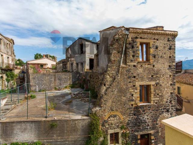 Casa indipendente in vendita a Castiglione di Sicilia CT
