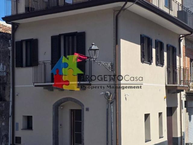 Casa indipendente in vendita a Castiglione di Sicilia CT