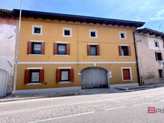 Casa indipendente in vendita a Castions di Strada via Udine, 52