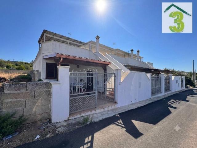Casa indipendente in vendita a Castrignano del Capo LE