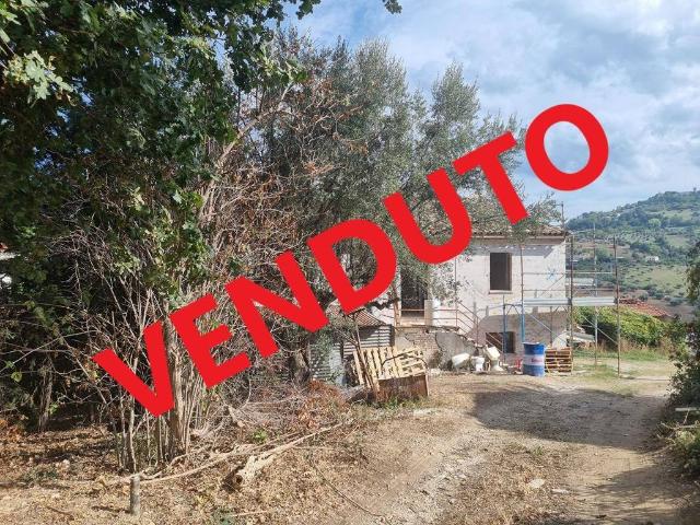 Casa indipendente in vendita a Cellino Attanasio TE