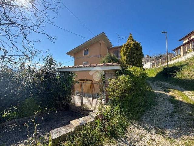 Casa indipendente in vendita a Cellino Attanasio TE