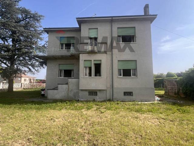 Casa indipendente in vendita a Ceneselli RO