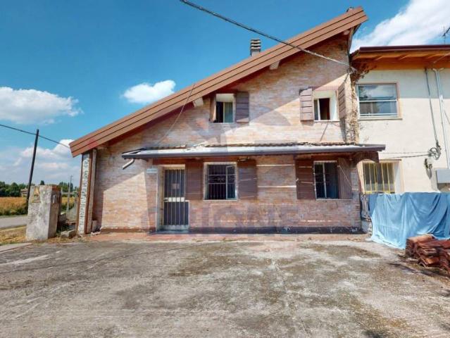 Casa indipendente in vendita a Cento via Taddia, 32, Renazzo