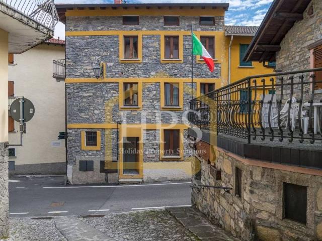 Casa indipendente in vendita a Centro Valle Intelvi CO