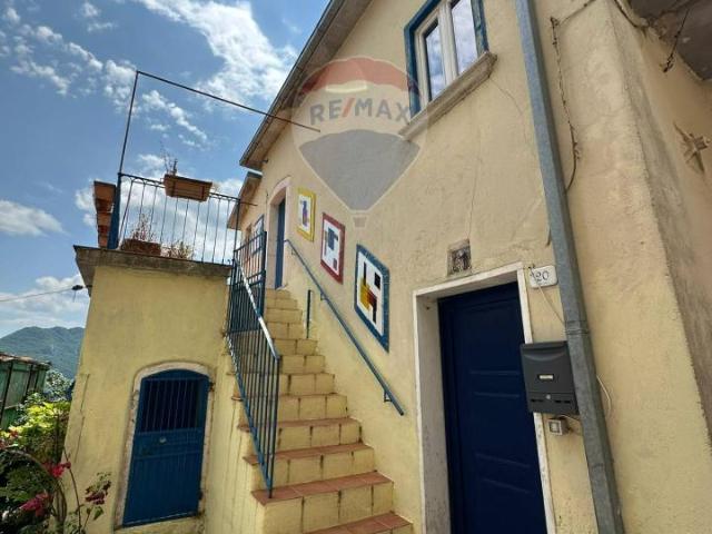 Casa indipendente in vendita a Cerro Al Volturno