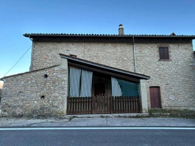 Casa indipendente in vendita a Cerreto di Spoleto PG