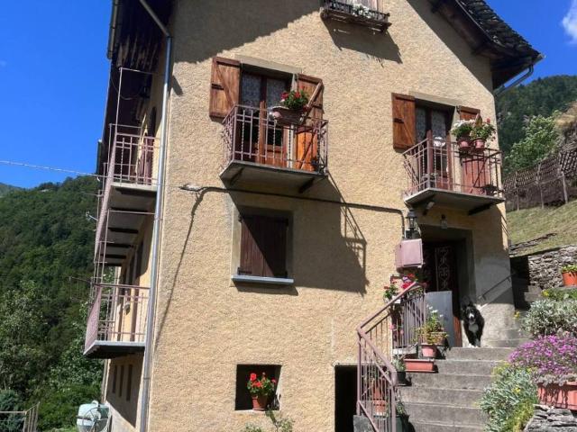 Casa indipendente in vendita a Cervatto VC