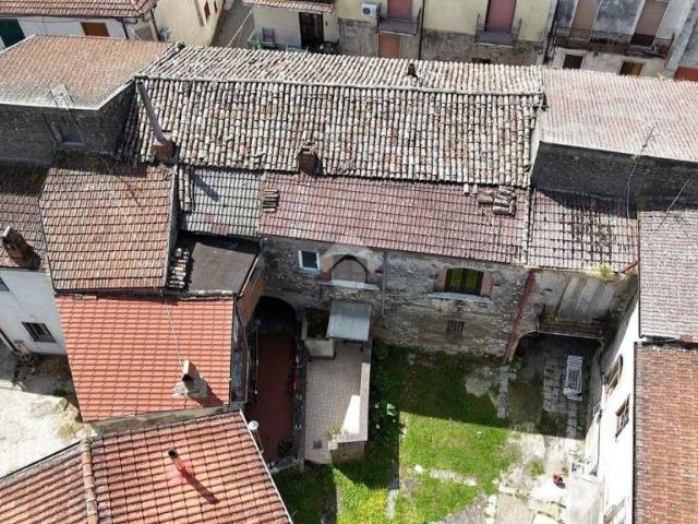 Casa indipendente in vendita a Cervinara via curielli