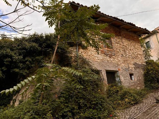 Casa indipendente in vendita a Cessapalombo MC