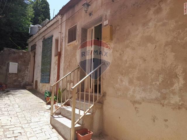 Casa indipendente in vendita a Chiaramonte Gulfi RG