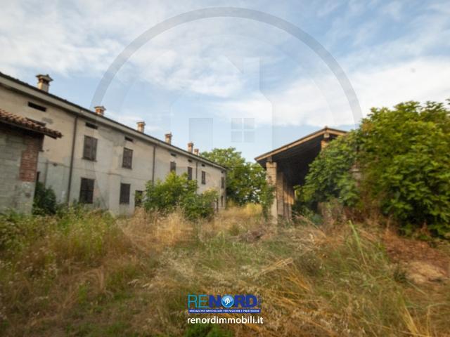 CASA INDIPENDENTE in VENDITA a CHIGNOLO PO di 10 vani