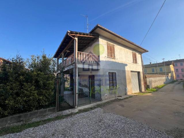 Casa indipendente in vendita a Chignolo Po via xxv aprile