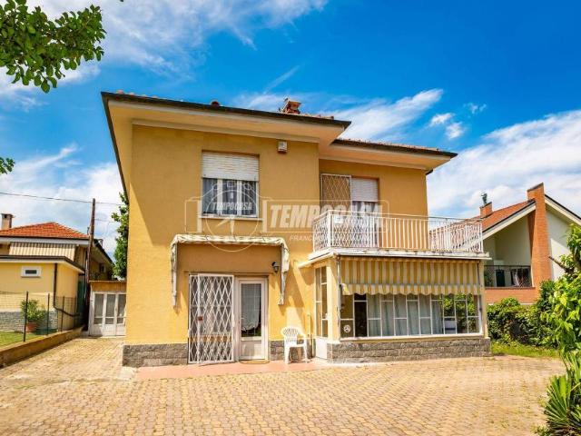 Casa indipendente in vendita a Chieri via Roaschia