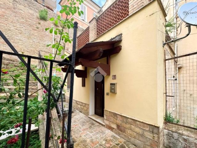 Casa indipendente in vendita a Chieti via Porta Pescara, 61