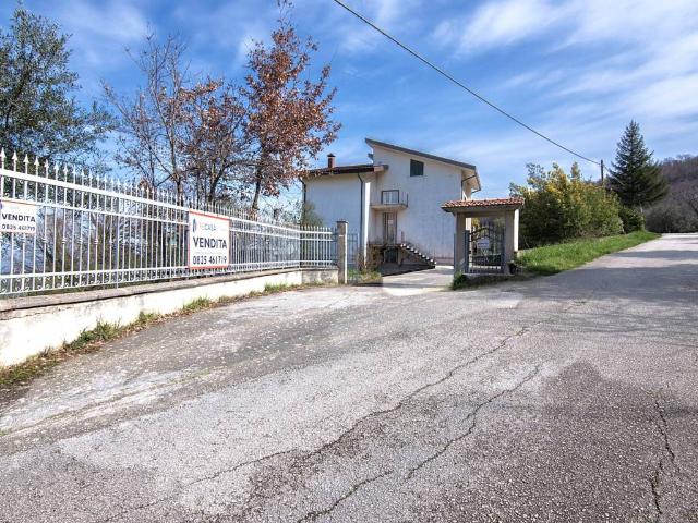 Casa indipendente in vendita a Chiusano di San Domenico AV