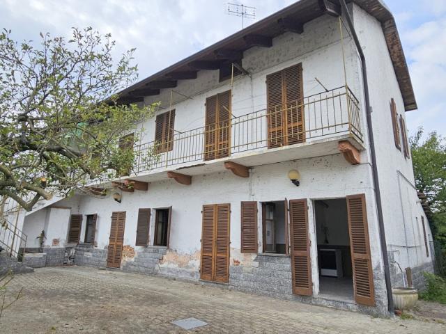 CASA INDIPENDENTE in VENDITA a CHIVASSO di 7 vani