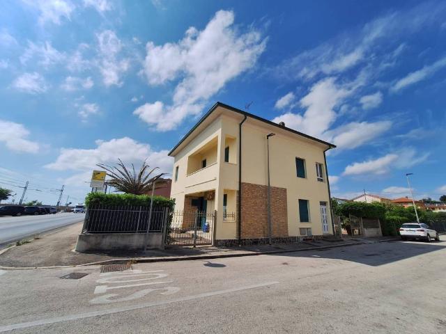 Casa indipendente in vendita a Civitanova Marche MC