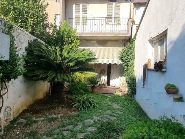 Casa indipendente in vendita a Civitanova Marche MC
