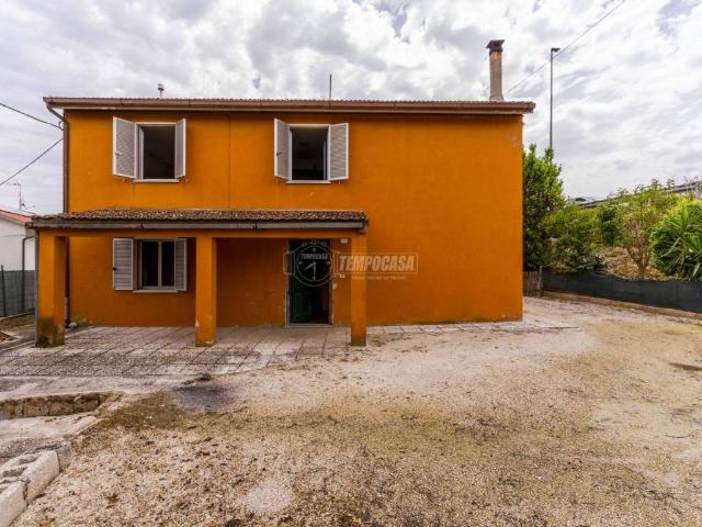 Casa indipendente in vendita a Civitanova Marche MC