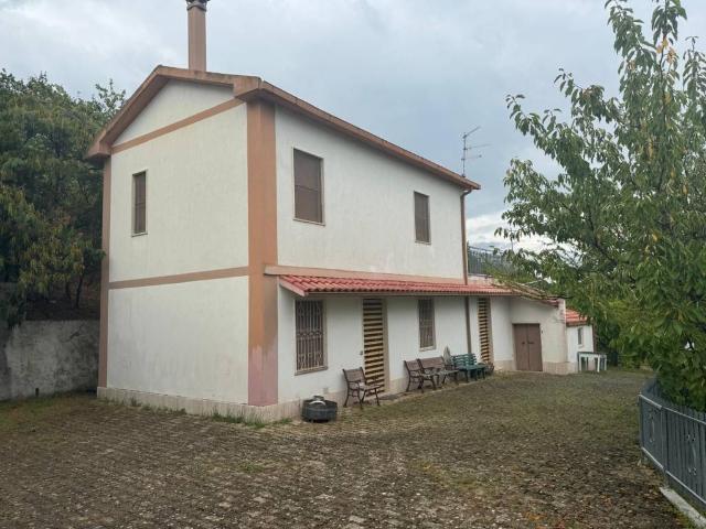 Casa indipendente in vendita a Civitella Casanova PE