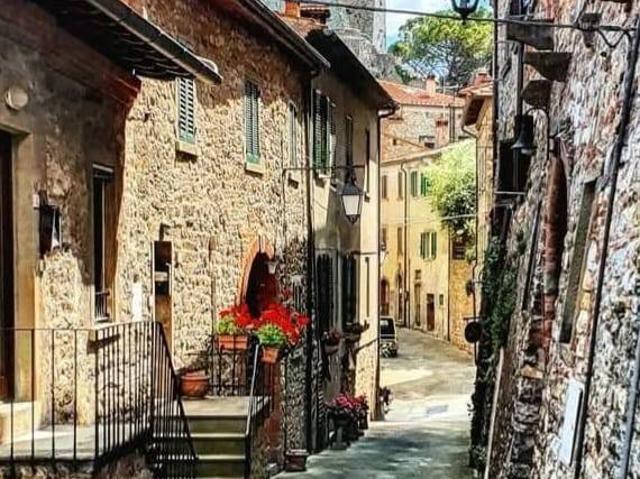 Casa indipendente in vendita a Civitella in Val di Chiana AR