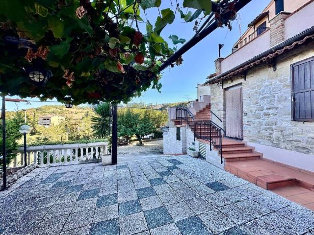 Casa indipendente in vendita a Cingoli MC