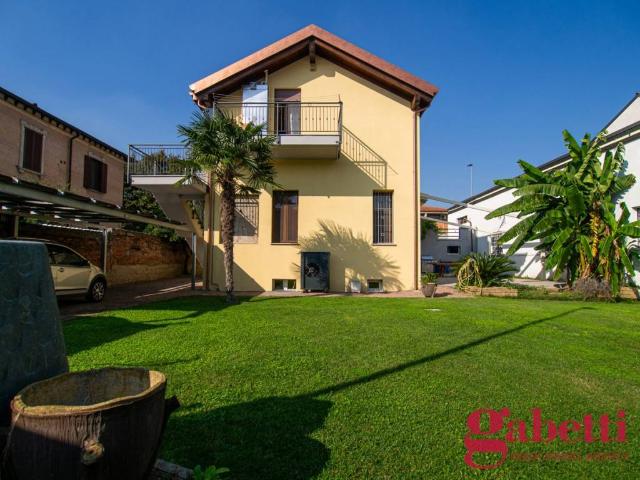 Casa indipendente in vendita a Cinisello Balsamo via Fratelli Bandiera, 14, Robecco Bettola