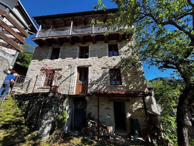 Casa indipendente in vendita a Cravagliana VC