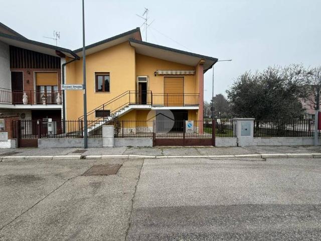 Casa indipendente in vendita a Cremona CR